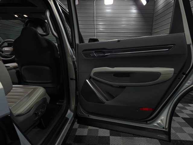 Used 2024 Kia EV9 Land image 41