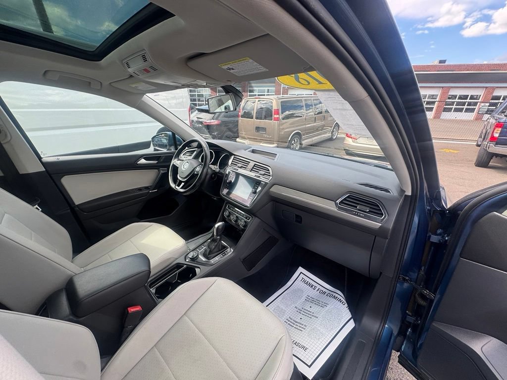 Used 2018 Volkswagen Tiguan SE w/ Panoramic Sunroof Package AWD/4WD image 19