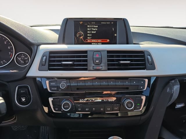 Used 2017 BMW 320i Sedan RWD image 10