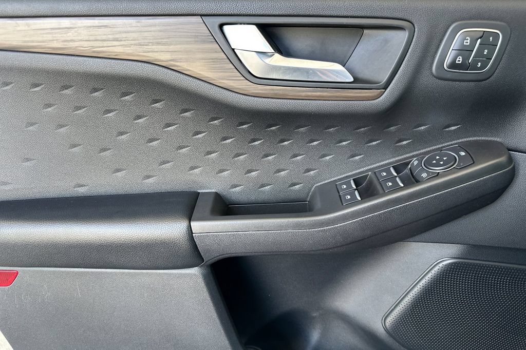 Used 2020 Ford Escape Titanium AWD/4WD image 11