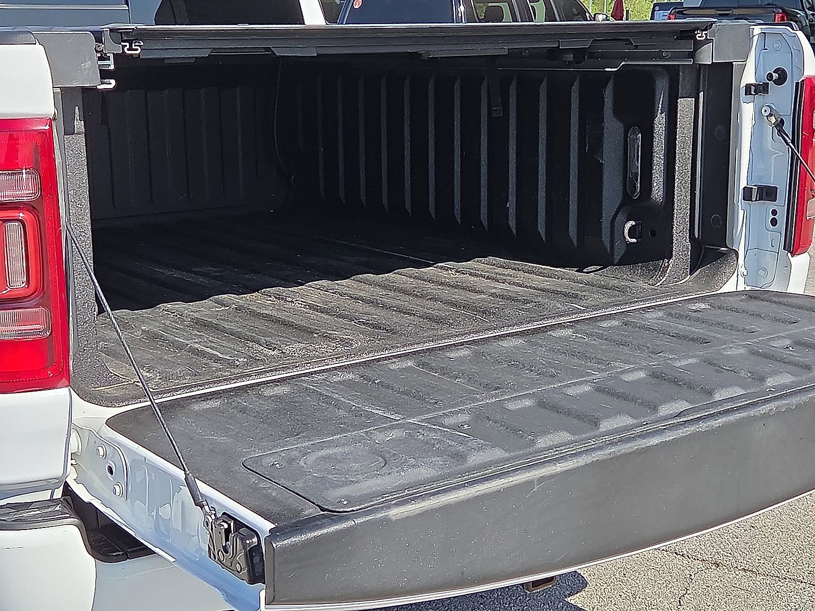 Used 2021 RAM 1500 Limited w/ Body Color Bumper Group image 9