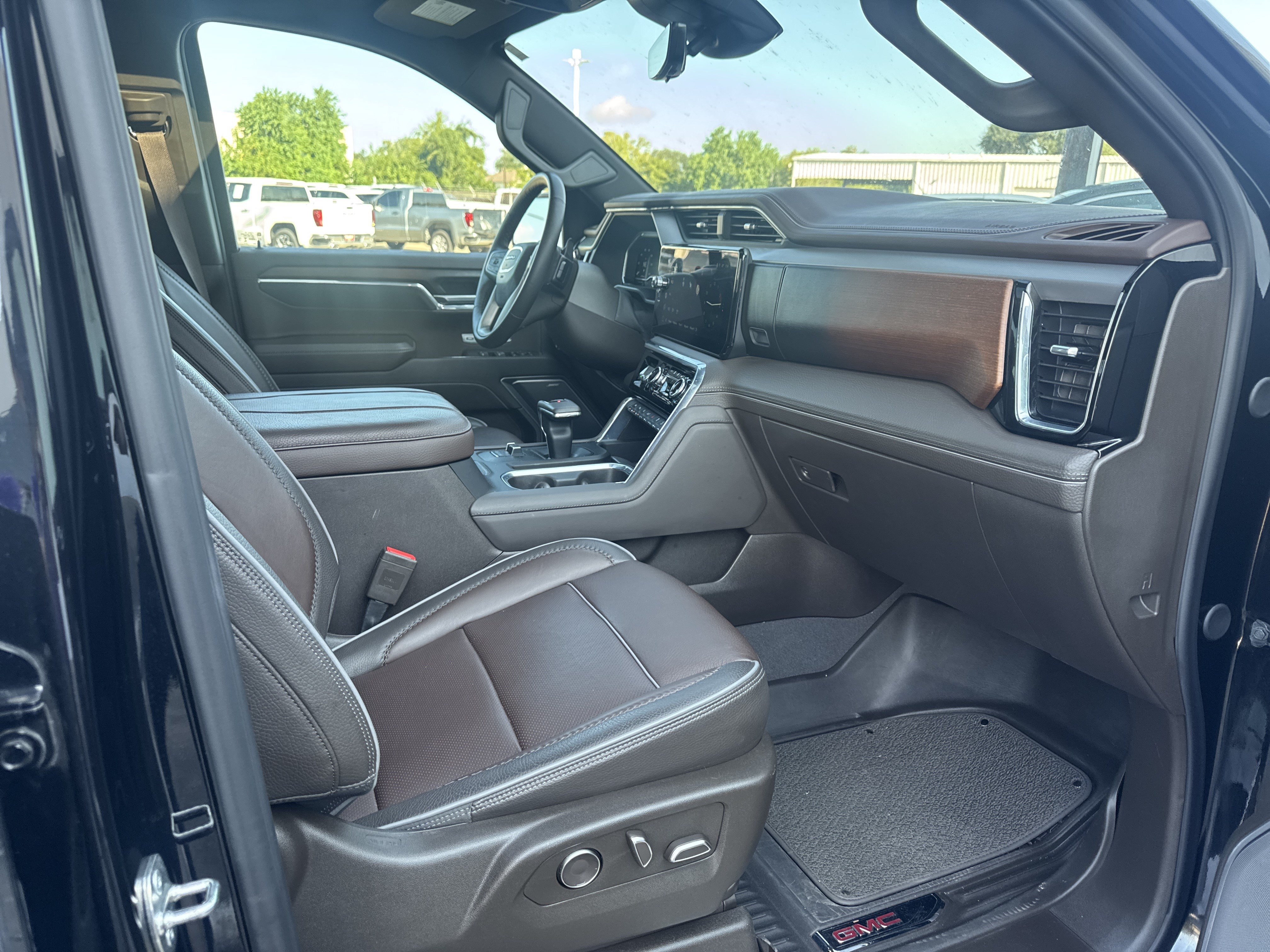 Used 2024 GMC Sierra 1500 Denali w/ Denali Reserve Package AWD/4WD image 16