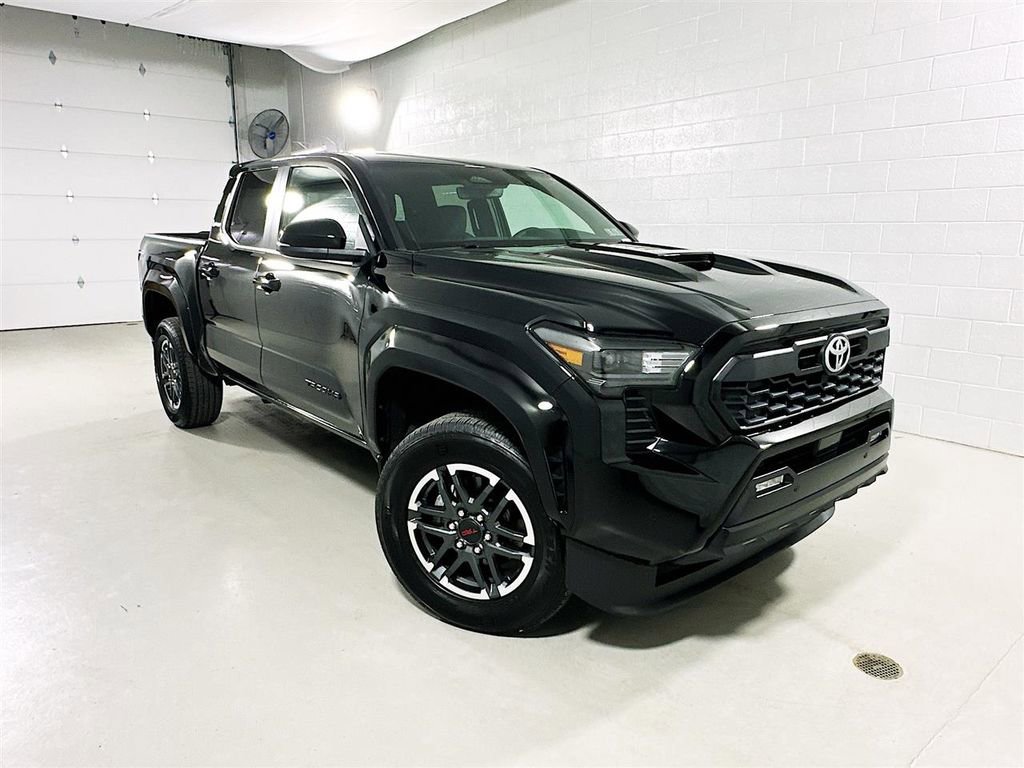 Used 2024 Toyota Tacoma TRD Sport w/ TRD Sport Upgrade Package AWD/4WD video 1