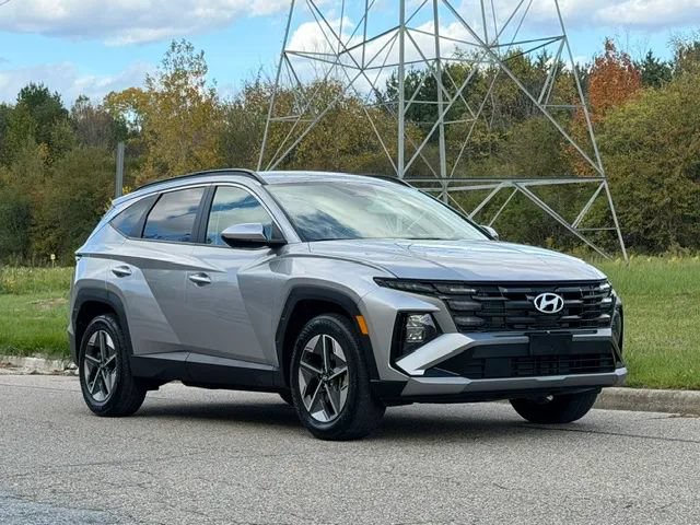 Used 2025 Hyundai Tucson SEL FWD image 2