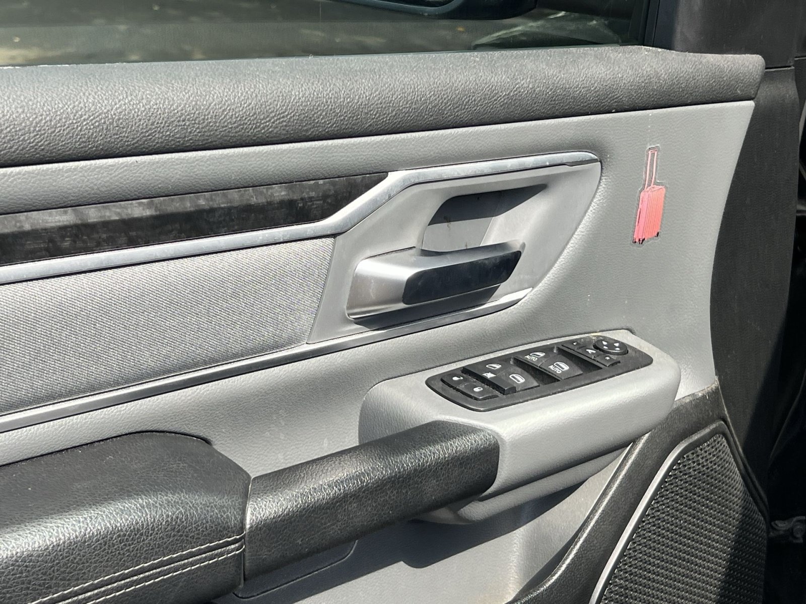 Used 2021 RAM 1500 4x4 Crew Cab image 13