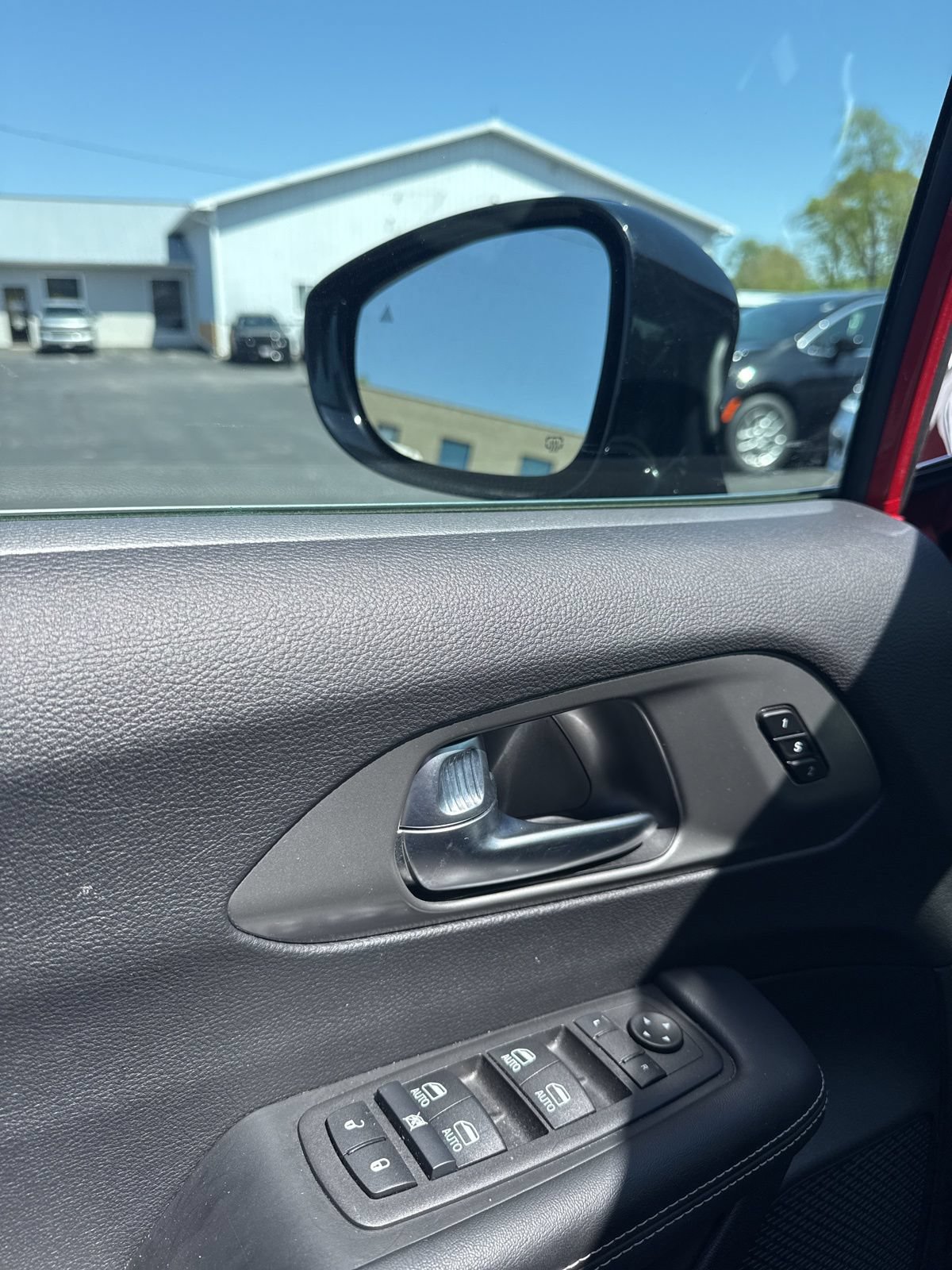 Used 2025 Chrysler Pacifica Select FWD image 10