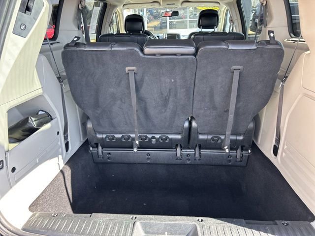 Used 2015 Chrysler Town & Country Touring w/ Driver Convenience Group image 10