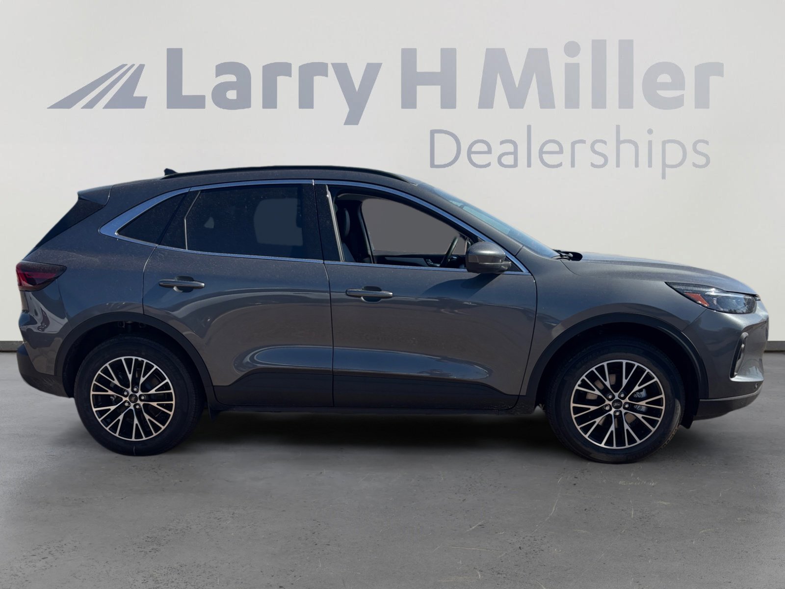 New 2025 Ford Escape SE w/ PHEV Premium Package FWD image 6