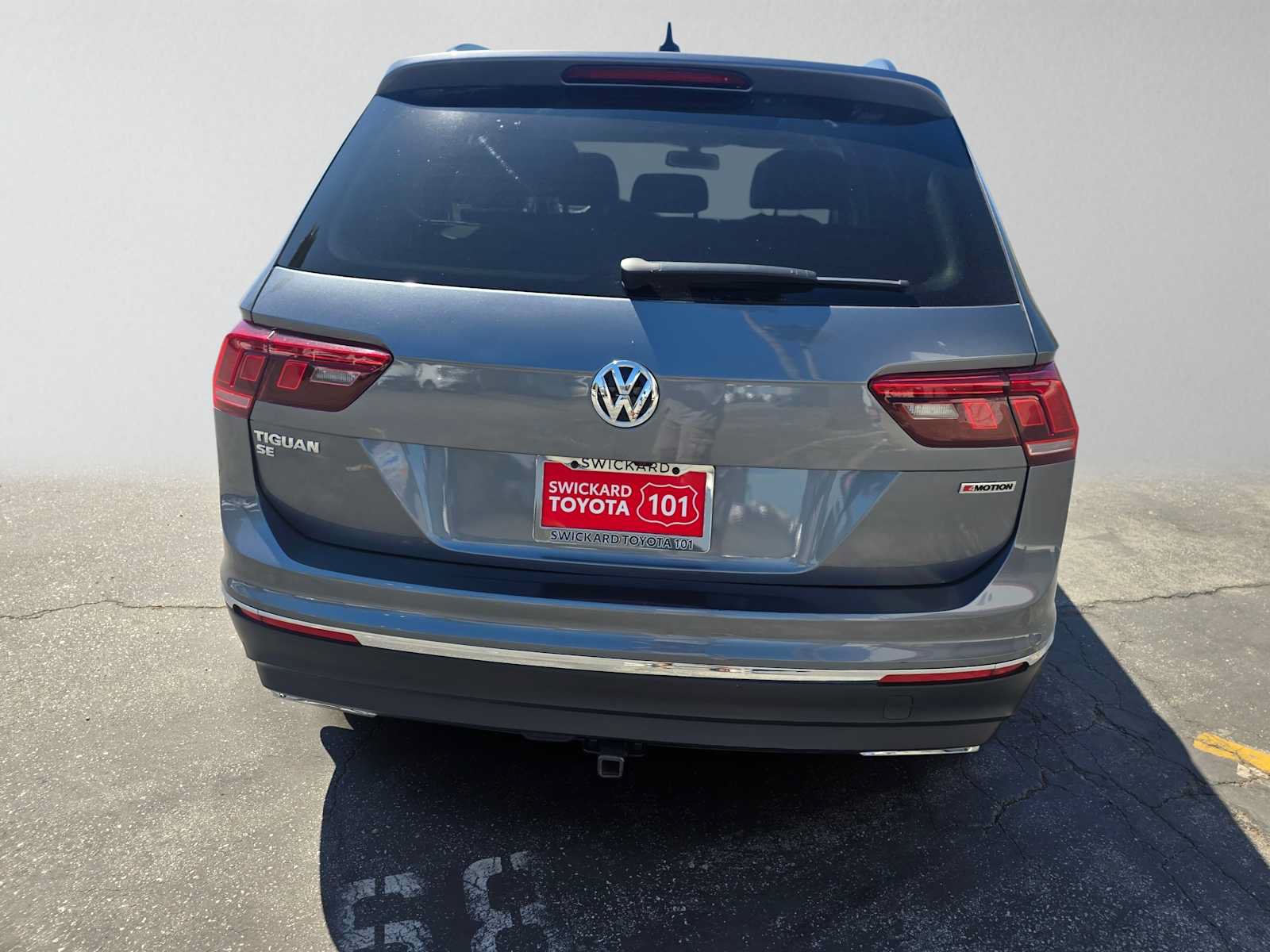 Used 2021 Volkswagen Tiguan SE w/ Panoramic Sunroof Package AWD/4WD image 4