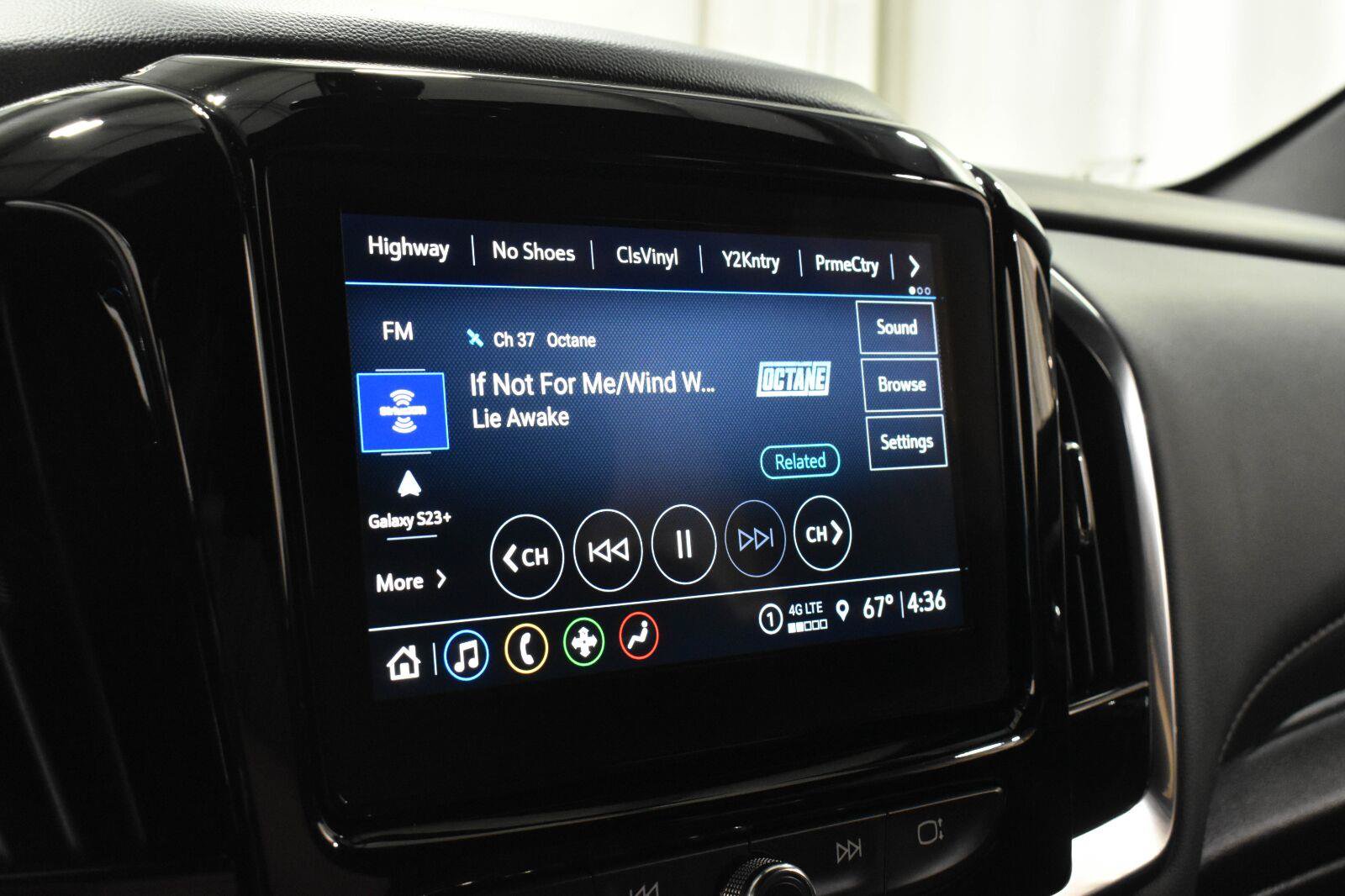 Used 2023 Chevrolet Traverse LT w/ Rear Camera Mirror Package AWD/4WD image 16