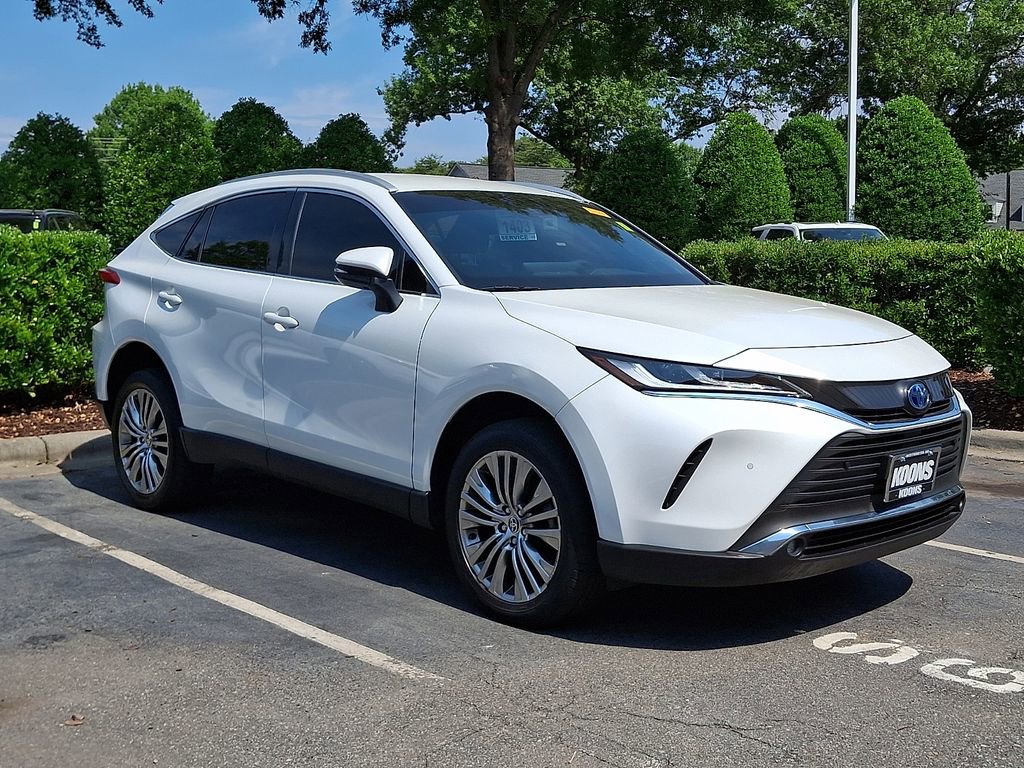 Used 2023 Toyota Venza XLE AWD/4WD image 2