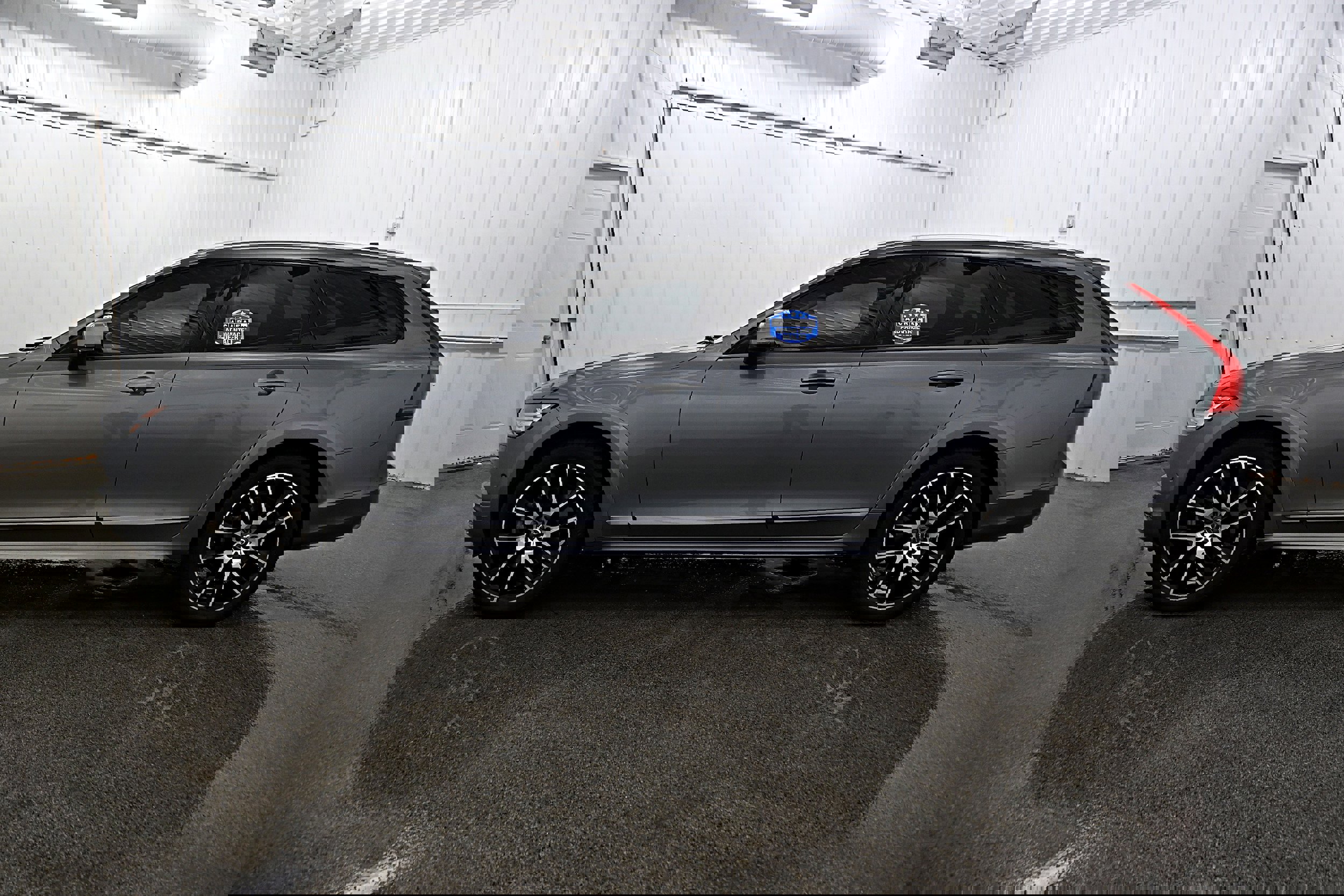 Used 2018 Volvo V90 T6 Cross Country w/ Convenience Package AWD/4WD image 24