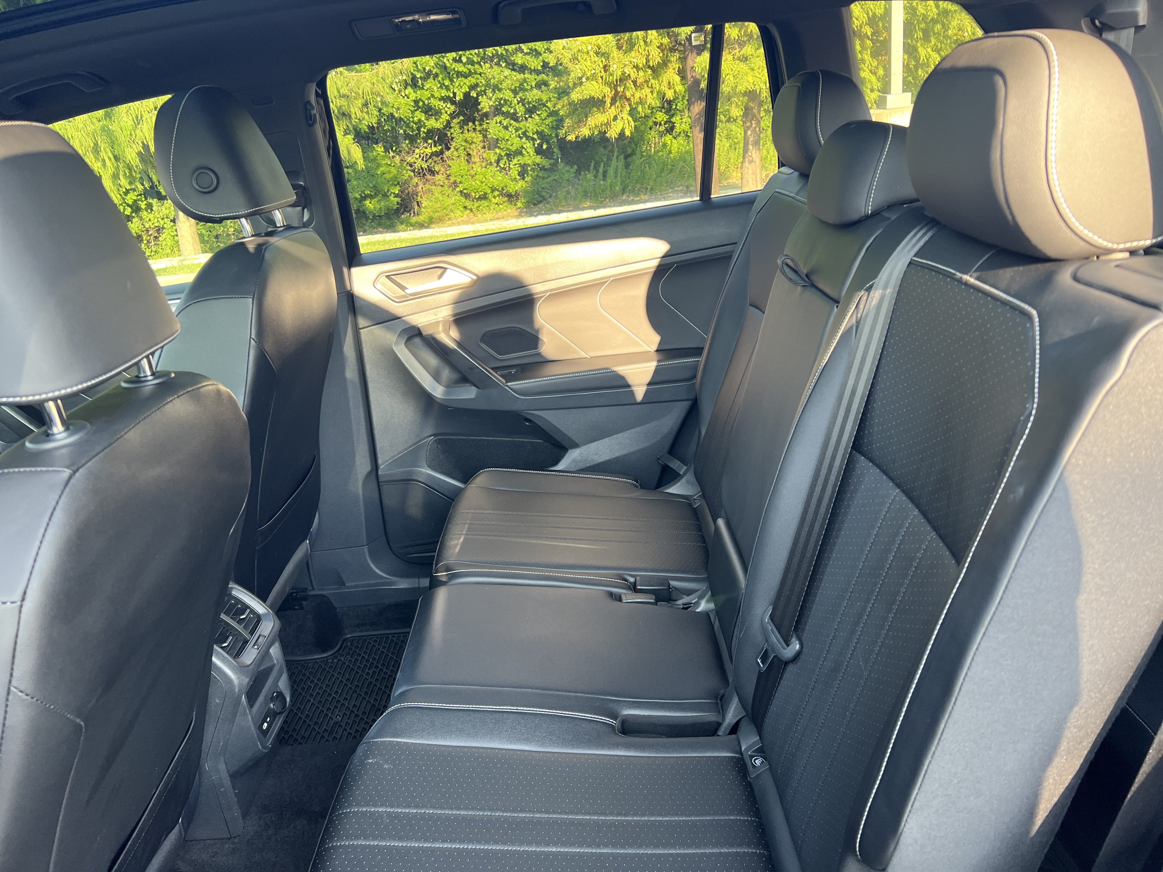 Certified 2022 Volkswagen Tiguan SE R-Line FWD image 26