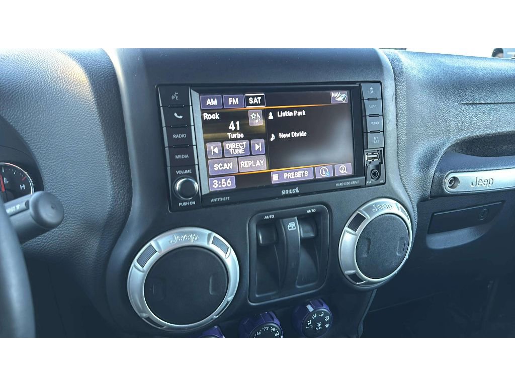 Used 2018 Jeep Wrangler Sahara w/ Connectivity Group image 17