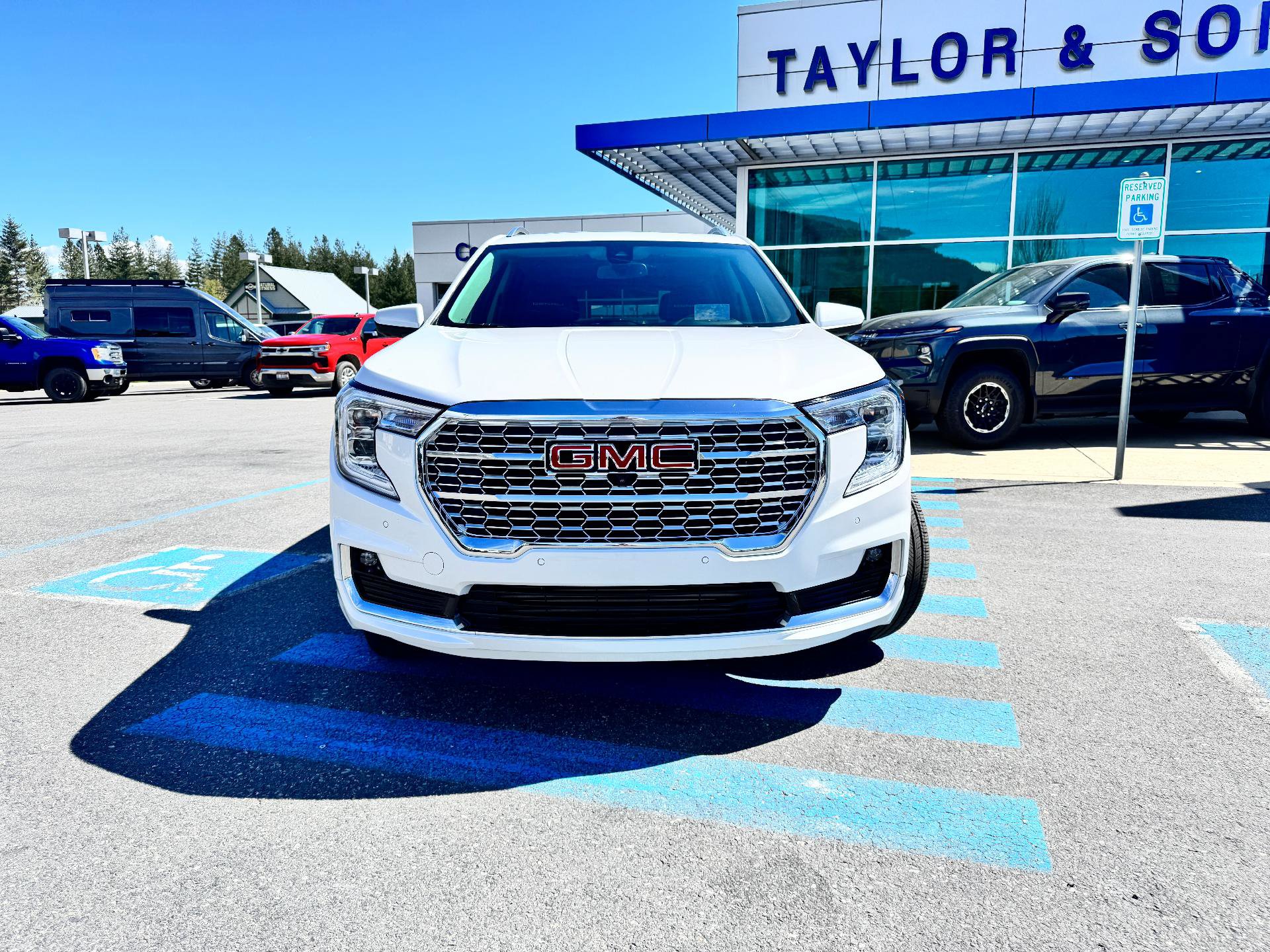 Used 2024 GMC Terrain Denali w/ Denali Premium Package AWD/4WD image 2