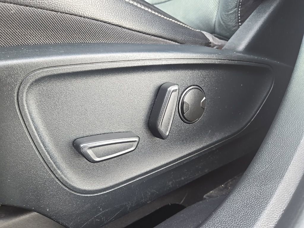 Used 2020 Ford Escape Titanium image 19