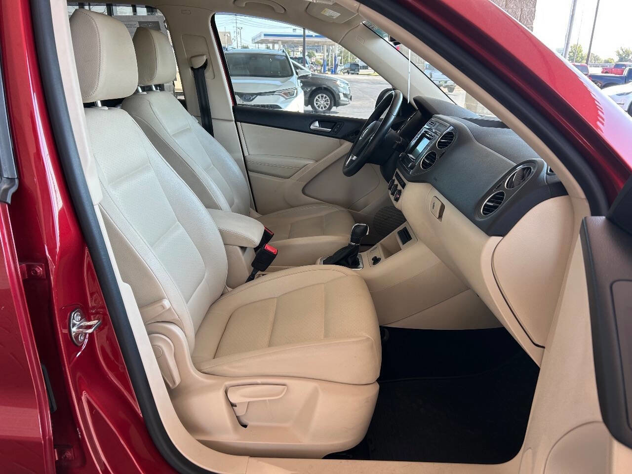 Used 2016 Volkswagen Tiguan S image 35