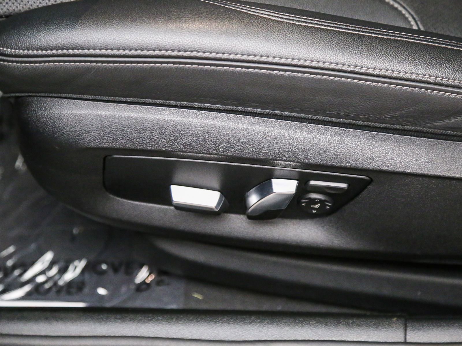 Used 2023 BMW 530e w/ Convenience Package RWD image 22