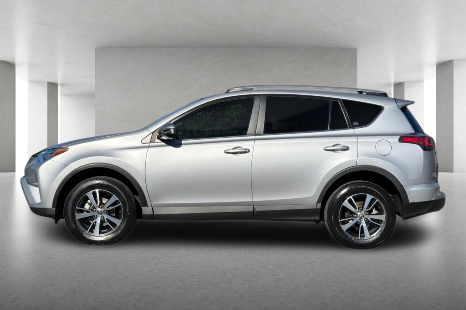 Used 2018 Toyota RAV4 XLE FWD image 7