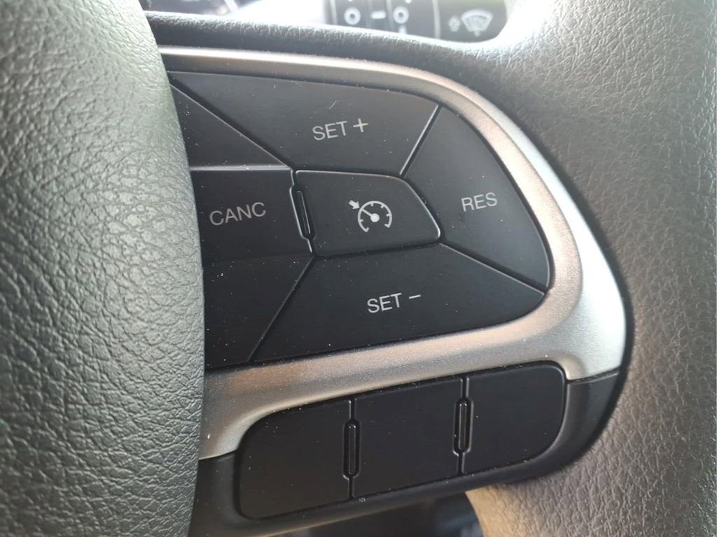 Used 2023 Jeep Renegade Latitude AWD/4WD image 20