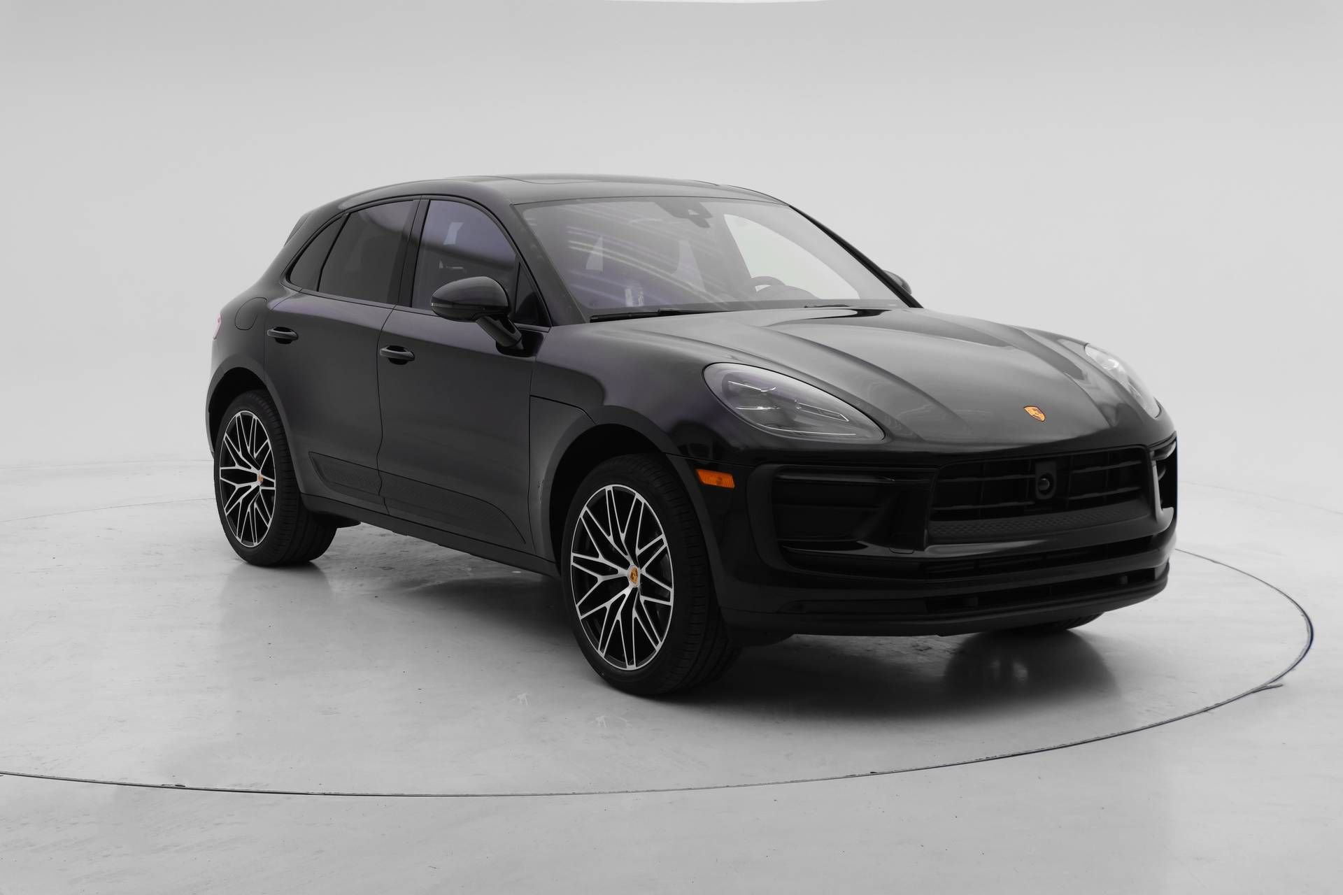 Used 2025 Porsche Macan AWD/4WD image 9