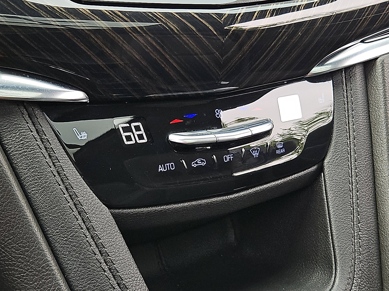 Used 2022 Cadillac XT6 Premium Luxury w/ LPO, Floor Liner Package AWD/4WD image 16