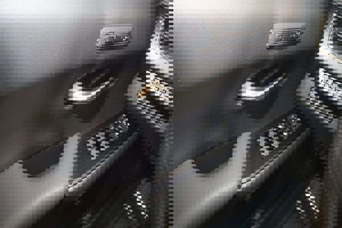 Used 2020 Lexus UX 250h F Sport image 28