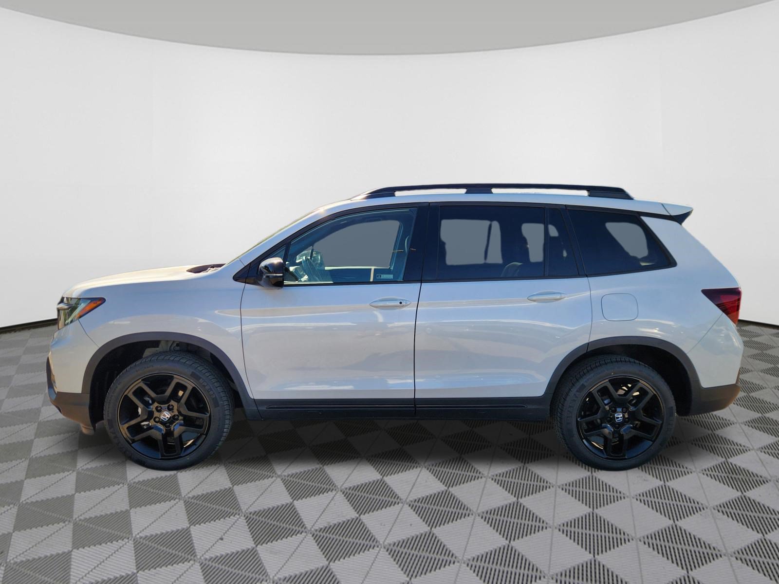 Certified 2024 Honda Passport Black Edition image 5