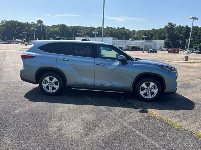 Used 2021 Toyota Highlander LE FWD image 8