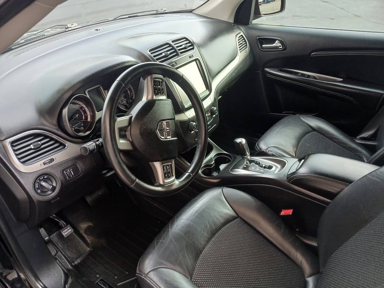Used 2019 Dodge Journey Crossroad FWD image 3