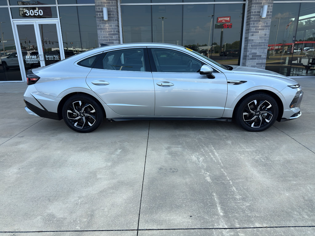 Used 2024 Hyundai Sonata SEL FWD image 3