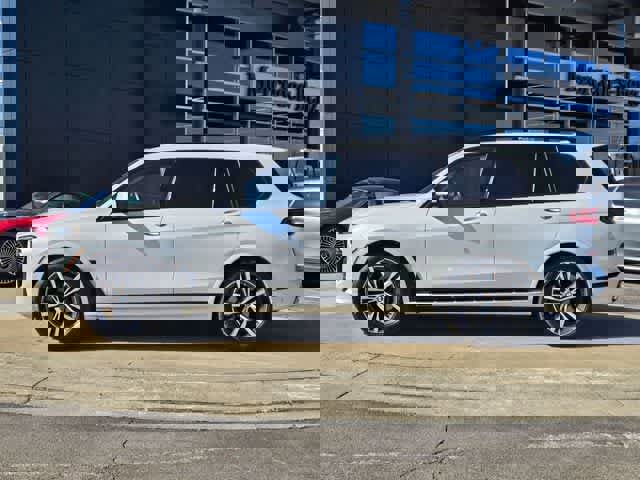 Used 2025 BMW X7 xDrive40i w/ M Sport Package image 5