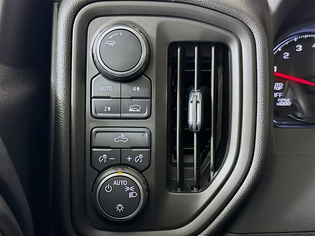 Used 2023 Chevrolet Silverado 1500 Custom image 8