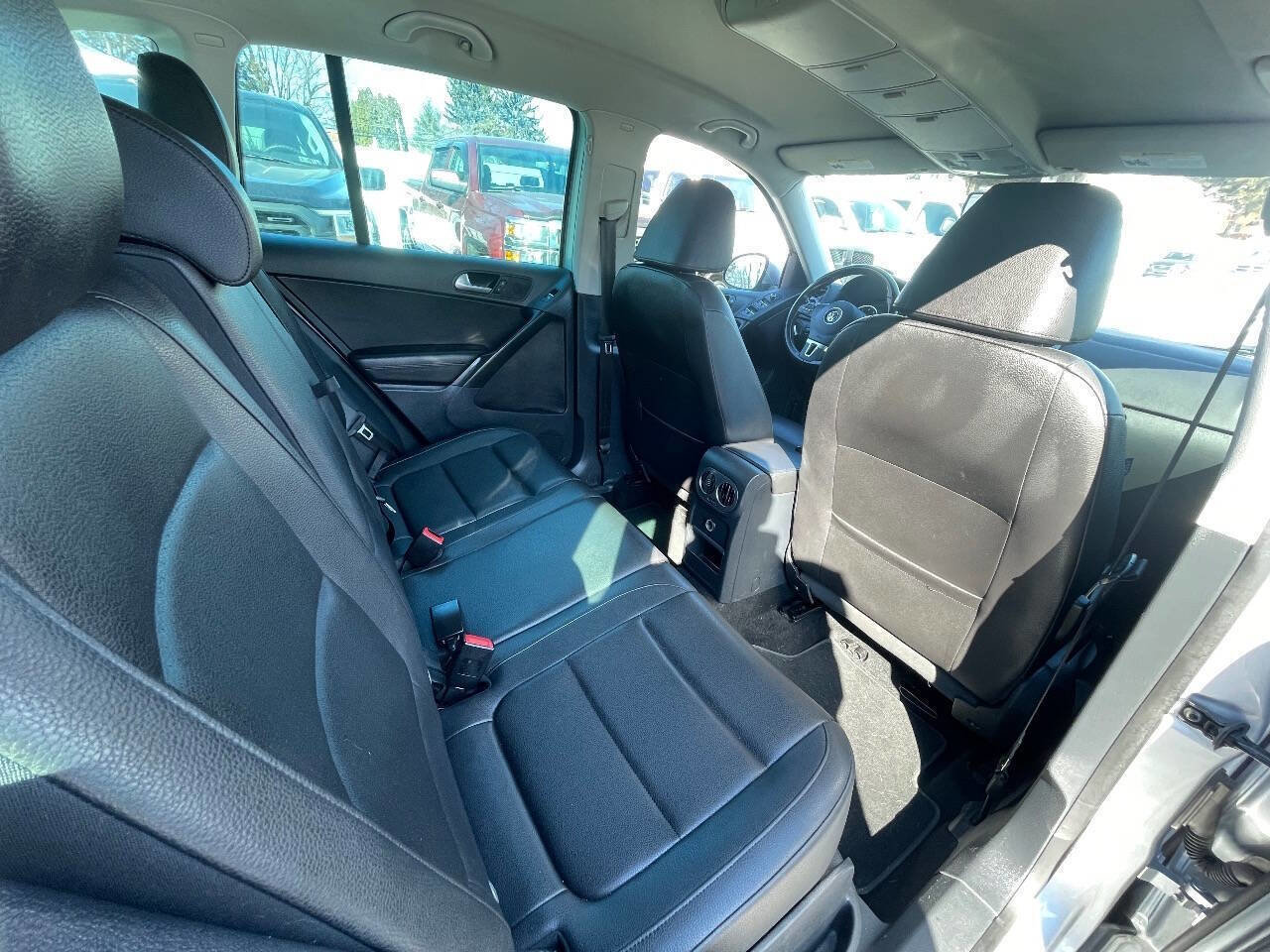 Used 2013 Volkswagen Tiguan SE image 27