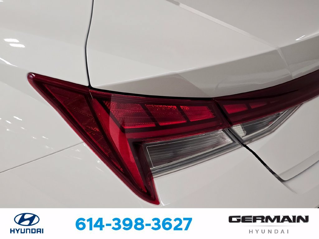 Used 2025 Hyundai Elantra SEL FWD image 16