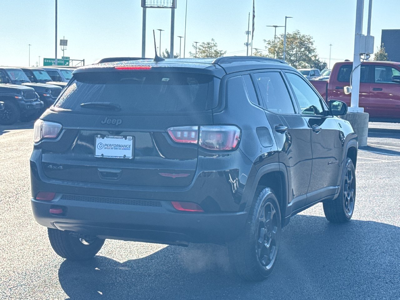 Used 2023 Jeep Compass Trailhawk w/ Trailhawk Convenience Group AWD/4WD image 2