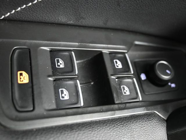 Used 2024 Volkswagen Tiguan SE FWD image 31
