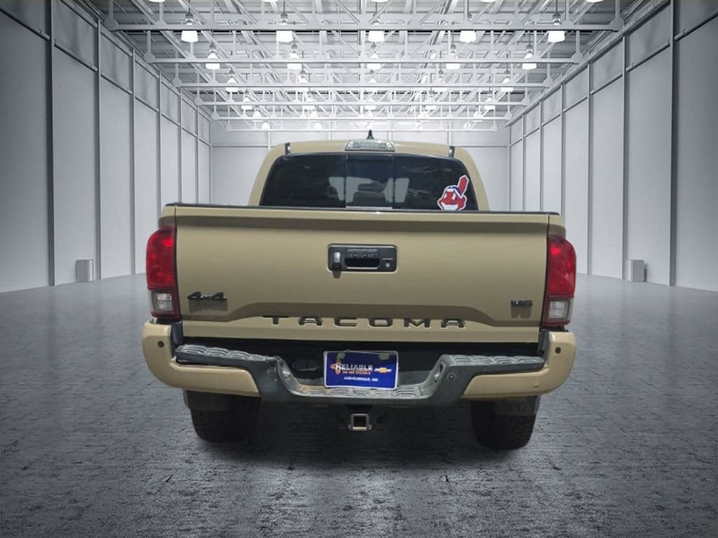 Used 2020 Toyota Tacoma SR5 AWD/4WD image 6