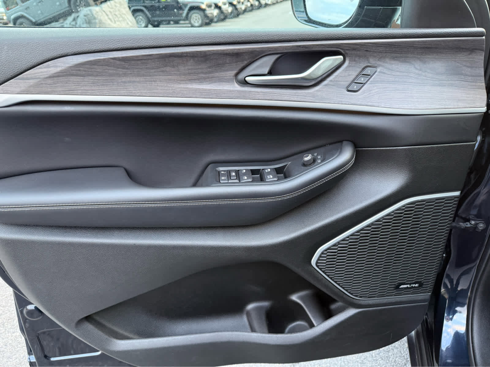 Used 2023 Jeep Grand Cherokee 4WD 4xe image 10