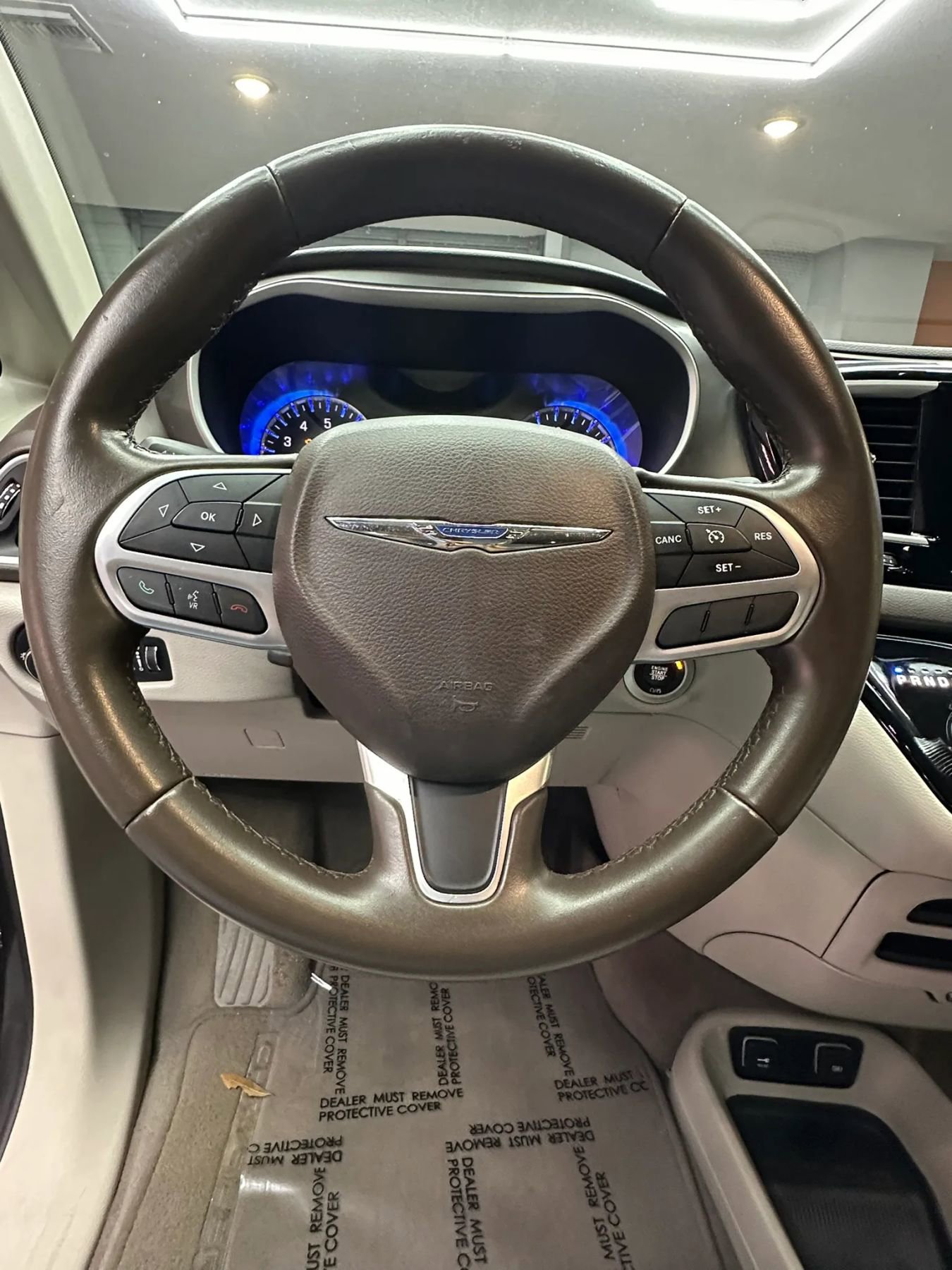 Used 2017 Chrysler Pacifica Touring-L FWD image 12