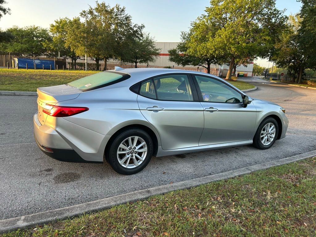 Used 2025 Toyota Camry LE w/ Convenience Package image 5