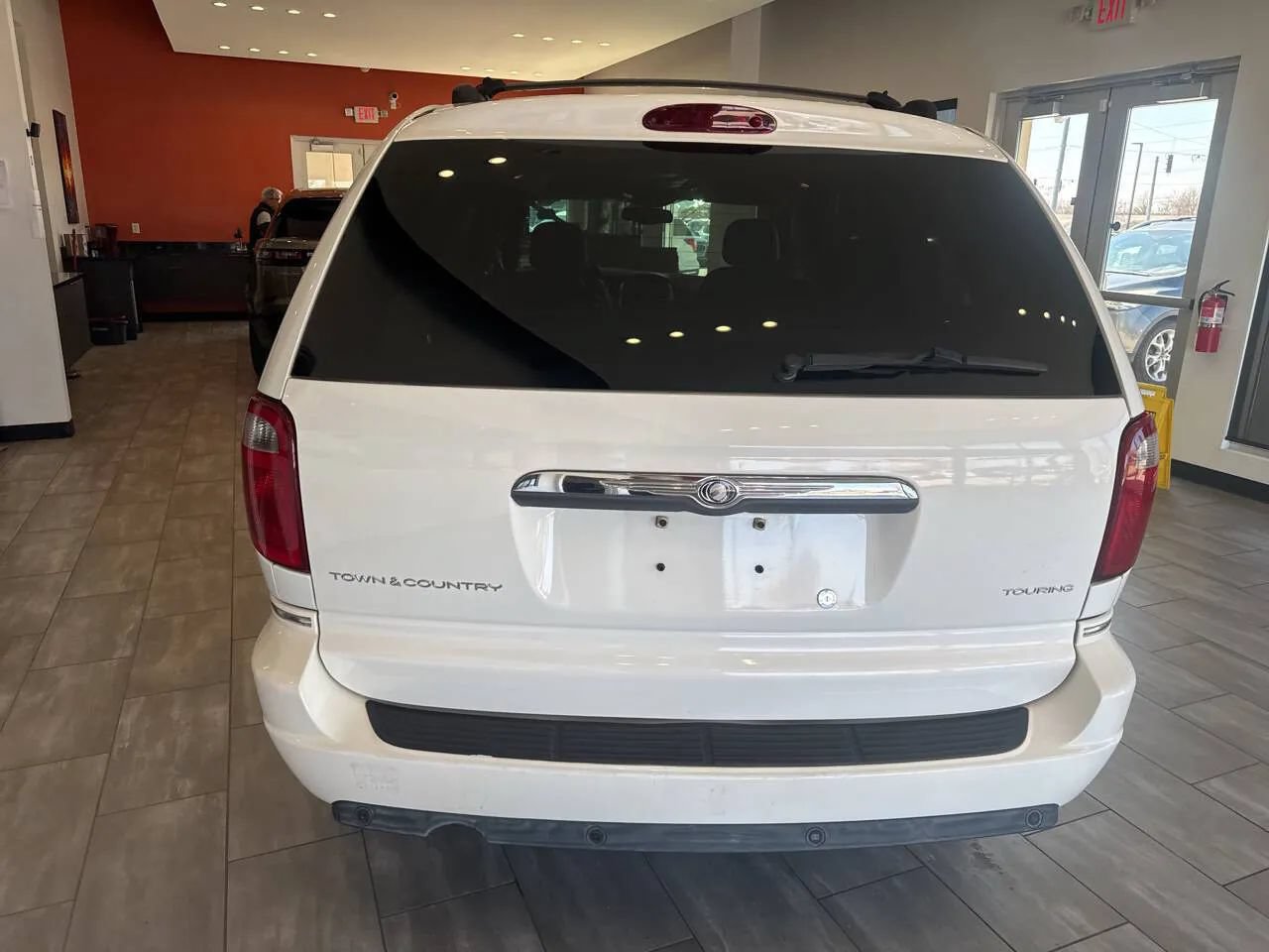 Used 2005 Chrysler Town & Country Touring w/ Luxury Group FWD image 11