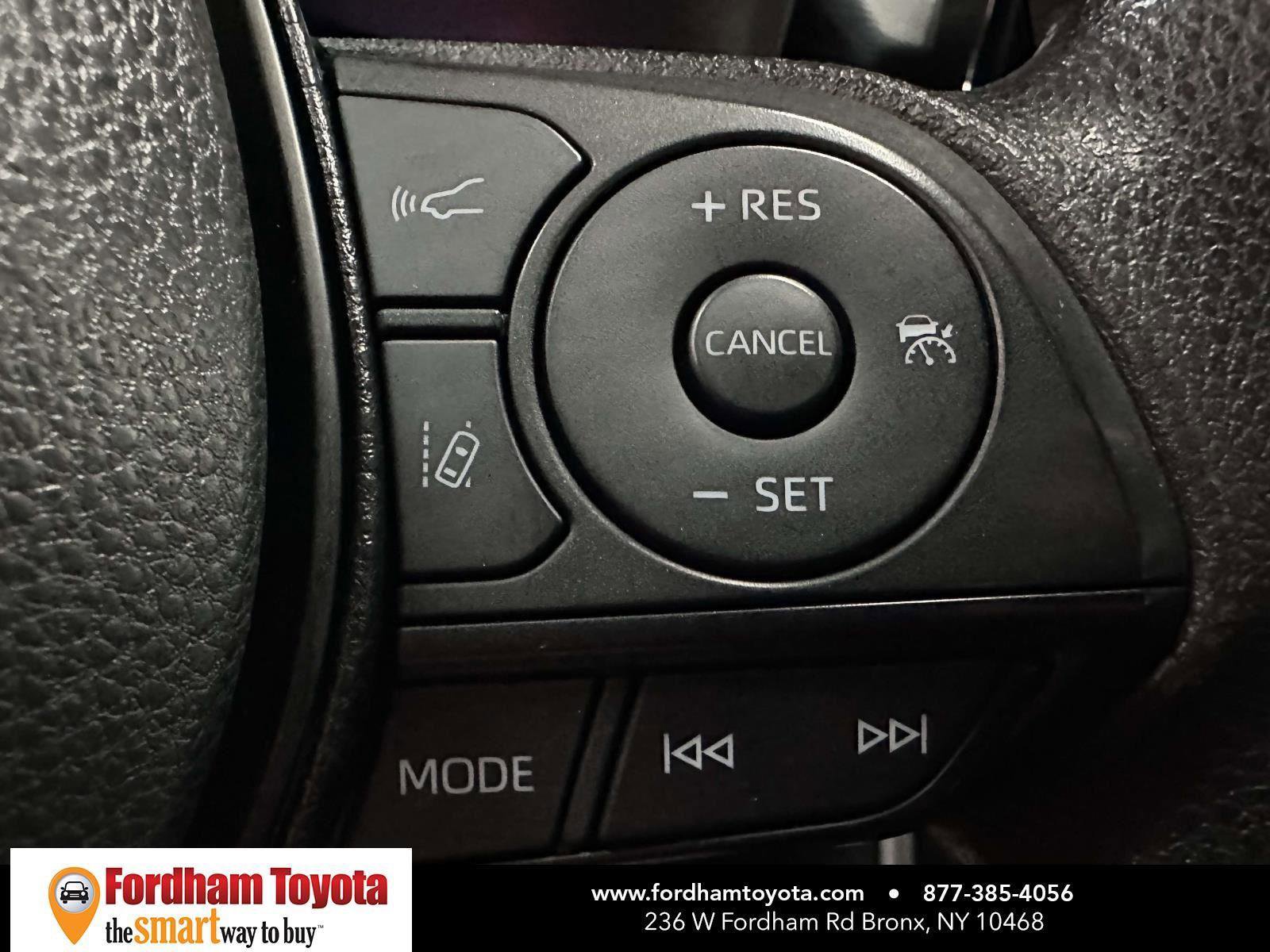 Used 2022 Toyota RAV4 LE AWD/4WD image 28