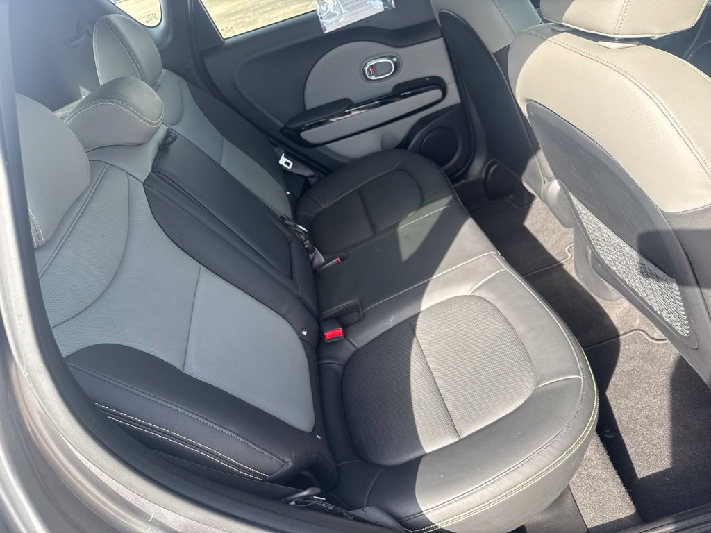 Used 2015 Kia Soul + w/ Primo Package FWD image 17