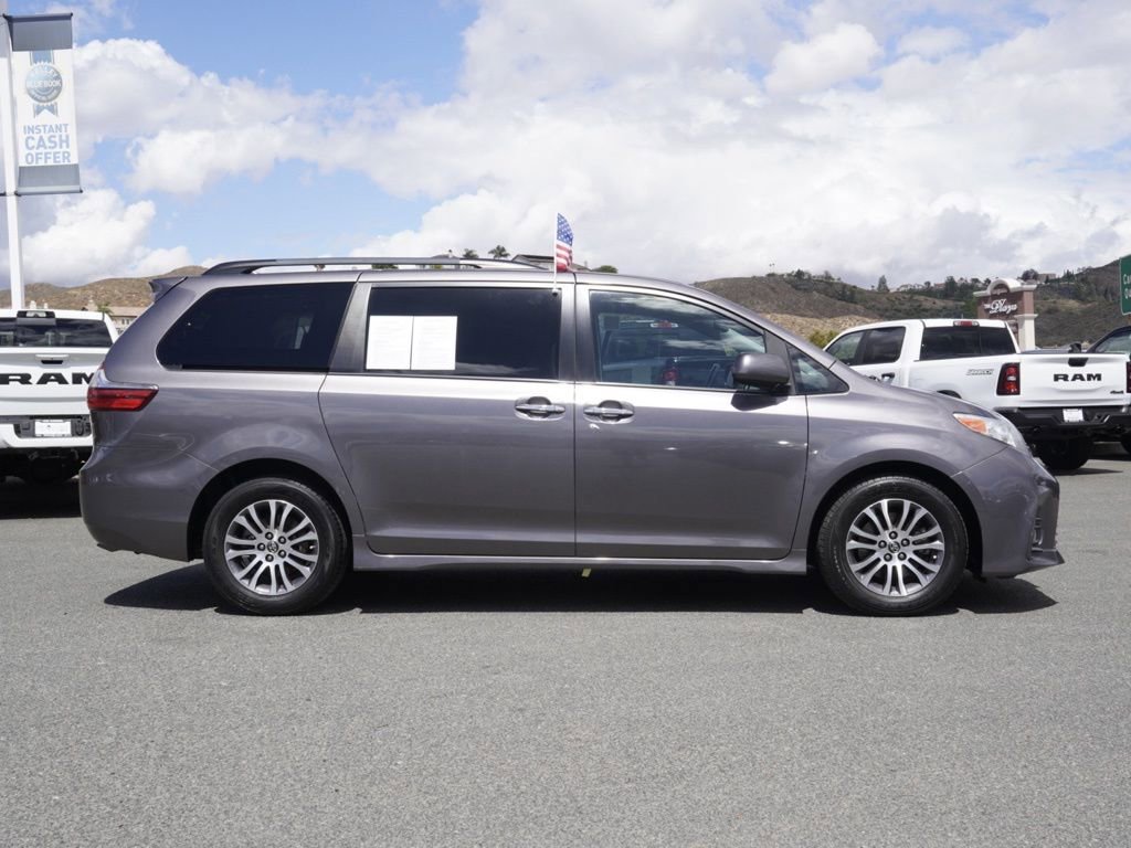 Used 2020 Toyota Sienna XLE video 3