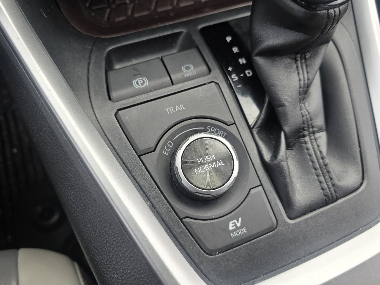 Used 2019 Toyota RAV4 Limited image 20