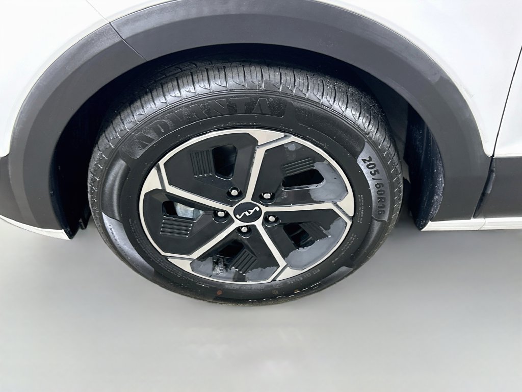 Used 2023 Kia Niro EX FWD image 8