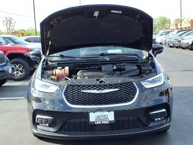 Used 2024 Chrysler Pacifica Touring-L FWD image 32