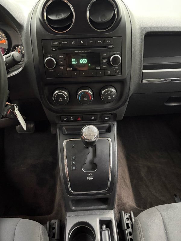 Used 2014 Jeep Patriot Latitude w/ Sun/Sound Group AWD/4WD image 10