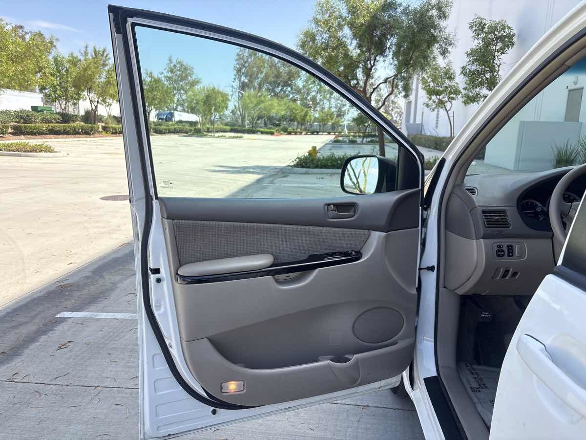 Used 2005 Toyota Sienna LE FWD image 16